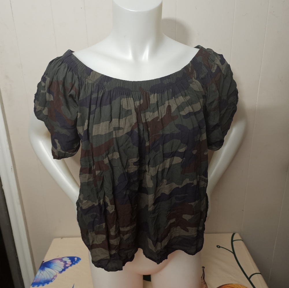 Forever 21 camouflage on or off the shoulder shirt. Size small
